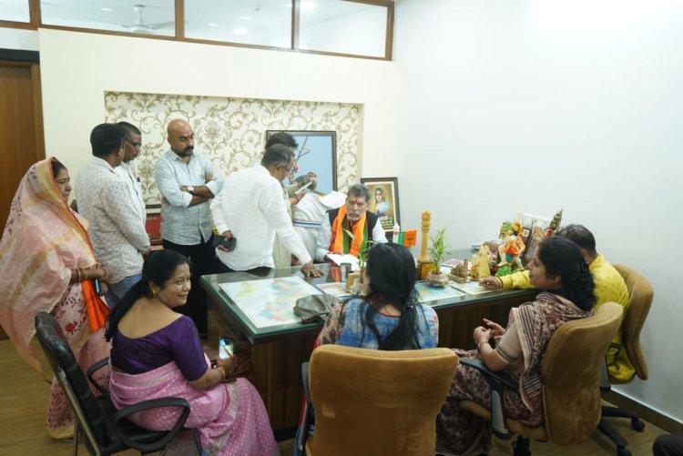 कार्यकर्ताओं की प्रदेश अध्यक्ष देव से मुलाकात