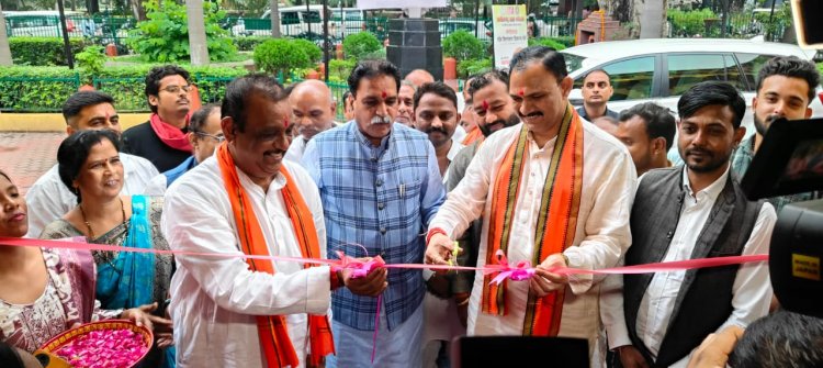 स्वास्थ्य मंत्री श्याम बिहारी एवं विधायक राजेश मूणत ने तीन दिवसीय छ.ग.लौह शिल्प प्रदर्शनी एवं बिक्री केंद्र का किया शुभारम्भ।..