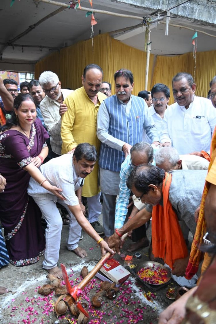 विधायक निधि से दुलार धर्मशाला में बनेगा अतिरिक्त कक्ष, भूमिपूजन कर बोले राजेश मूणत - "विश्वकर्मा समाज से है 40 वर्षों का पारिवारिक रिश्ता"