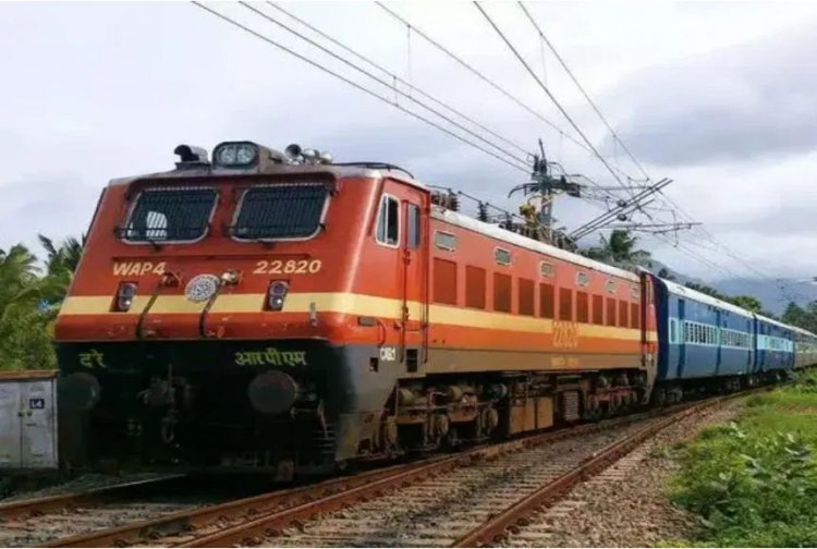 यात्रीगण कृपया ध्यान दें ! छठ और दीवाली पूजा पर घर जाना हुआ आसान, रेलवे ने चलाई 44 जोड़ी स्पेशल ट्रेनें