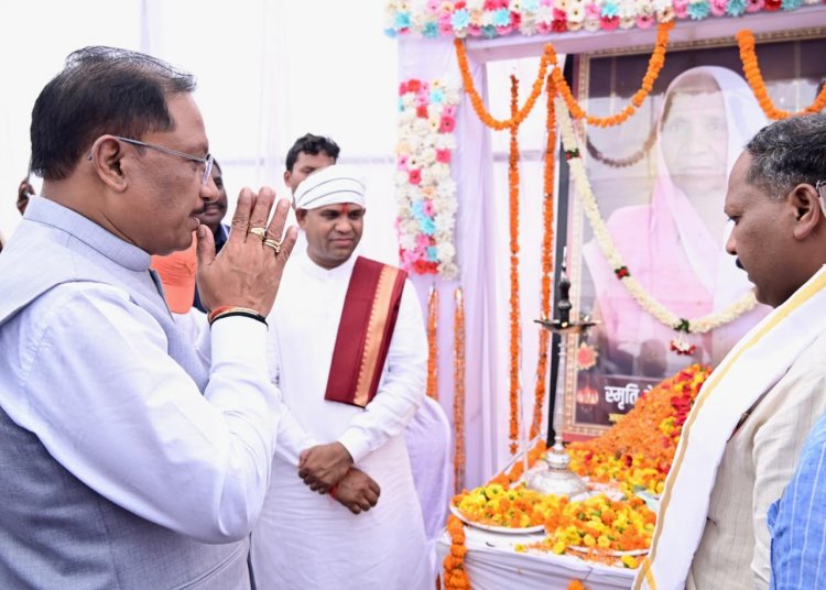 मुख्यमंत्री विष्णु देव साय ने दिवंगत चन्दन बाई जी को दी श्रद्धांजलि:शोक संतप्त परिवार से मिलकर व्यक्त की संवेदना