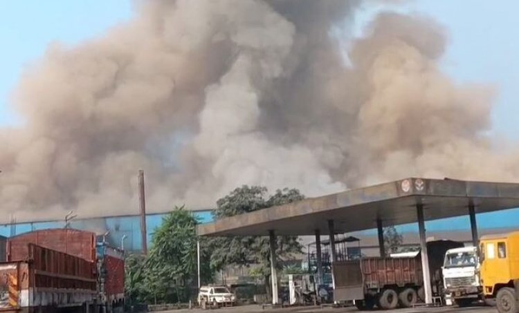 NRVS कंपनी में बड़ा हादसा, फर्नेस ब्लास्ट से कई मजदूर झुलसे, आसमान में उठे धुएं के गु्ब्बारे