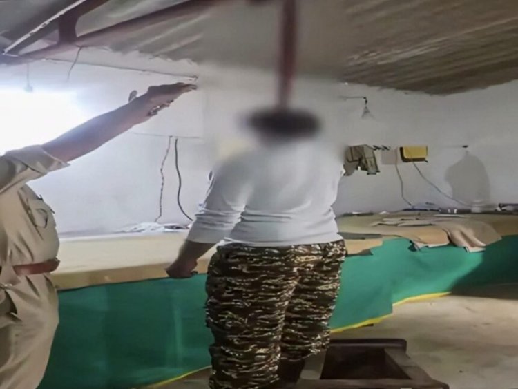 BREAKING : CRPF के जवान ने फांसी लगाकर दी जान, कमरे में लटकती मिली लाश