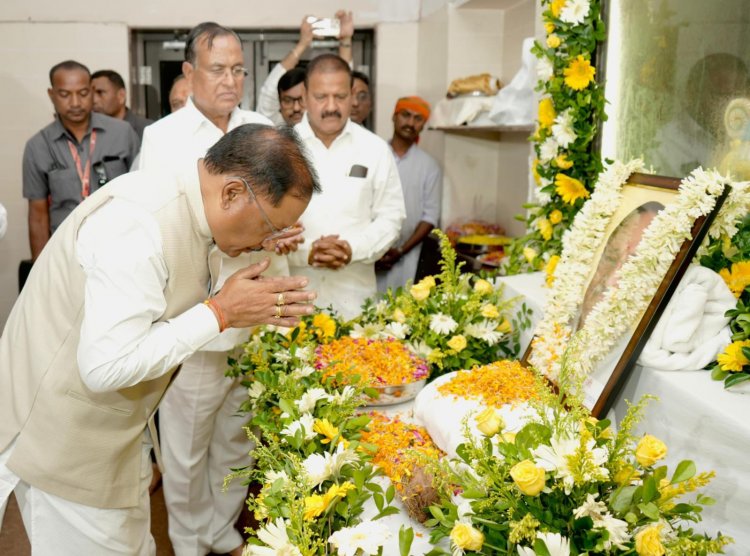 मुख्यमंत्री  विष्णु देव साय ने पूर्व विधानसभा उपाध्यक्ष स्वर्गीय श्री बनवारी लाल अग्रवाल को दी श्रद्धांजलि