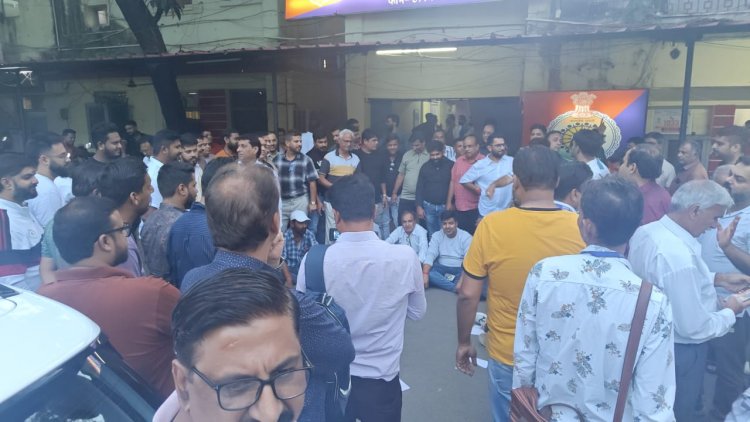 ब्रेकिंग रायपुर -  छत्तीसगढ़ क्रांति सेना के अध्यक्ष अमित बघेल के खिलाफ सिंधी समाज पहुंचा थाना,,