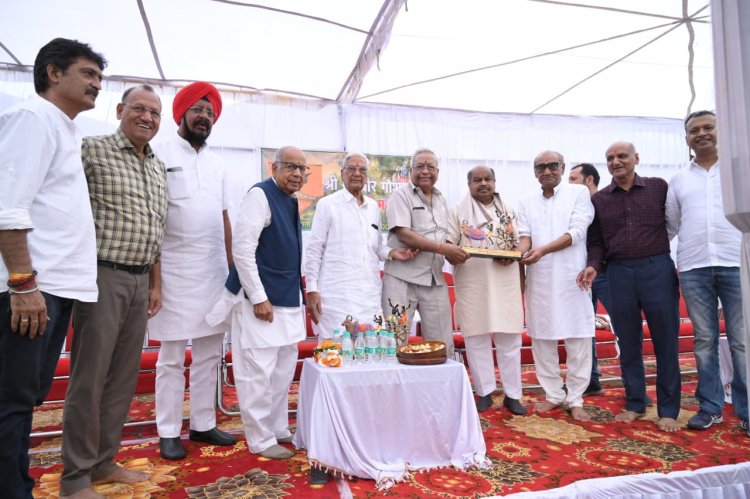 महावीर गौशाला में गोपाष्टमी महोत्सव का आयोजन, विधायक मिश्रा हुए शामिल, “गौ सेवा ही मानवता की सच्ची पहचान” — पुरंदर मिश्रा