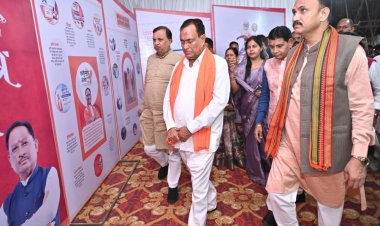 छायाचित्र प्रदर्शनी ने लोगों को किया आकृष्ट,कैबिनेट मंत्री सहित जनप्रतिनिधियों ने किया अवलोकन व खिंचवाई सामूहिक फोटो