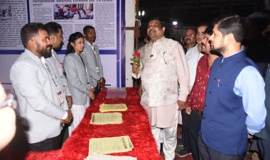 रजत जयंती महोत्सव 2025 : स्कूल शिक्षा मंत्री श्री यादव ने किया स्टॉलों का अवलोकन, योजनाओं की सराहना की