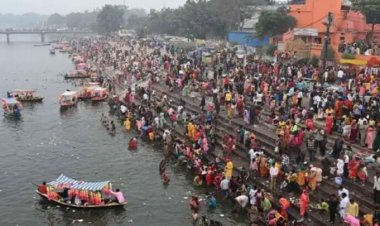 कार्तिक पूर्णिमा पर महादेव घाट में उमड़ा भक्तों का जनसैलाब, श्रद्धालुओं ने लगाई आस्था की डुबकी