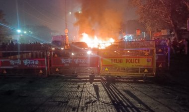 BREAKING NEWS : देखिए लाल किले के पास हुए बम धमाके की खौफनाक तस्वीरें, 8 लोगों की मौत