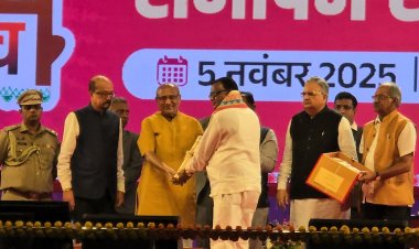 उपराष्ट्रपति के हाथों मिला 'ठाकुर प्यारे लाल सिंह राज्य अलंकरण पुरस्कार 2025'