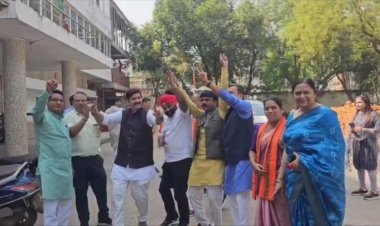 मोदीमय हुआ बिहार, NDA की बढ़त को लेकर राजधानी में कार्यकर्ताओं ने मनाया जश्न