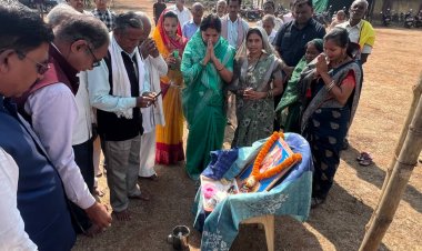 किसानों की सुविधा बढ़ाने हेतु खरीदी केंद्र में नए शेड निर्माण का हुआ भूमिपूजनरंजना साहू ने कहा - सरकार किसानों को उचित दाम देने के लिए प्रतिबद्ध