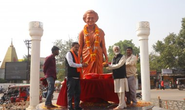 पूर्व प्रधानमंत्री श्रीमती इंदिरा गाँधी का  108वीं जयन्ती पर नगर निगम संस्कृति विभाग अध्यक्ष अमर गिदवानी, गणमान्यजनों ने किया सादर नमन