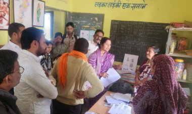 भाजपा प्रदेश उपाध्यक्ष रंजना साहू ने धमतरी के विभिन्न वार्डों में एसआईआर प्रक्रिया की बी एल ए 2 से प्रगति की ली जानकारी