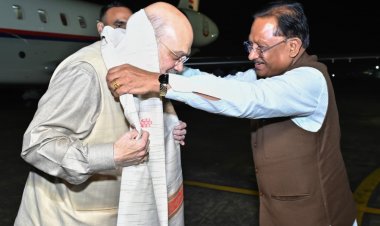 केंद्रीय गृह मंत्री अमित शाह का स्वामी विवेकानंद विमानतल पर मुख्यमंत्री विष्णु देव साय ने किया आत्मीय स्वागत