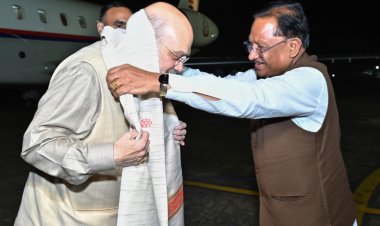 केंद्रीय गृह मंत्री  अमित शाह का स्वामी विवेकानंद विमानतल पर मुख्यमंत्री विष्णु देव साय ने किया आत्मीय स्वागत