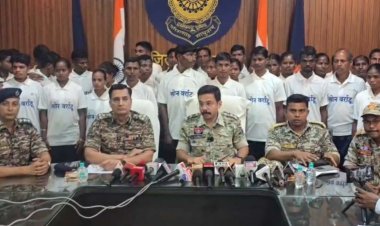 बस्तर में लगातार सरेंडर से नक्सल तंत्र ढहा, दंतेवाड़ा में फिर 37 माओवादी मुख्यधारा में लौटे