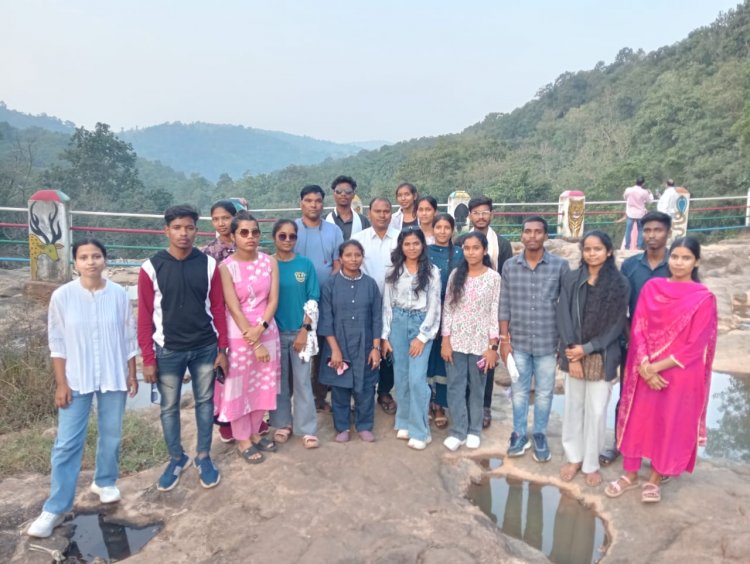 पी.जी कॉलेज कांकेर के छात्र-छात्राओं के द्वारा सरगुजा जिले का किया गया भौगोलिक भ्रमण।