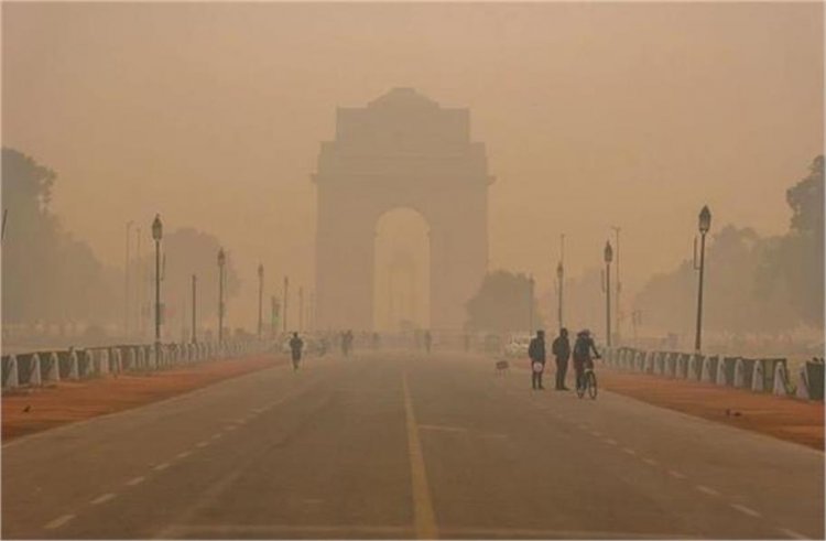 दिल्ली में सांस लेना हुआ मुश्किल, AQI पहुंचा 400 के पार, 'रेड जोन' में राजधानी