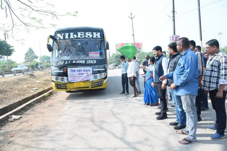 जगन्नाथ पुरी तीर्थ यात्रा जाने वाली बस को विधायक अनुज ने दिखाया हरी झंडी