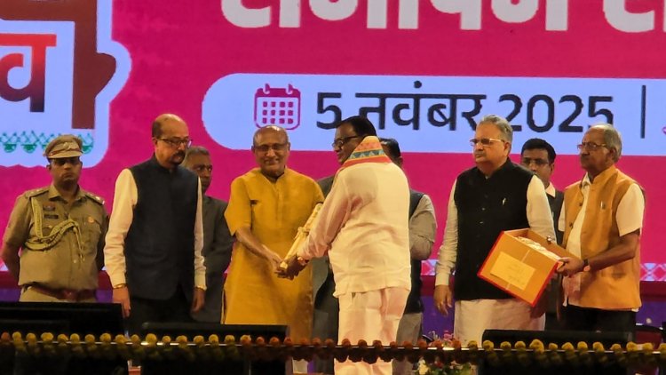 उपराष्ट्रपति के हाथों मिला 'ठाकुर प्यारे लाल सिंह राज्य अलंकरण पुरस्कार 2025'