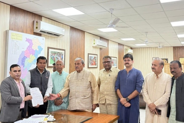 प्रदेश कांग्रेस का प्रतिनिधिमंडल निर्वाचन आयोग से मिला