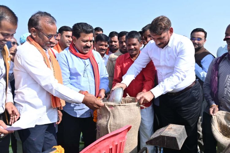 उपमुख्यमंत्री  विजय शर्मा ने महराजपुर से धान खरीदी का किया शुभारंभ