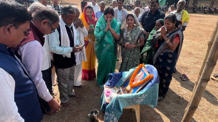 किसानों की सुविधा बढ़ाने हेतु खरीदी केंद्र में नए शेड निर्माण का हुआ भूमिपूजनरंजना साहू ने कहा - सरकार किसानों को उचित दाम देने के लिए प्रतिबद्ध