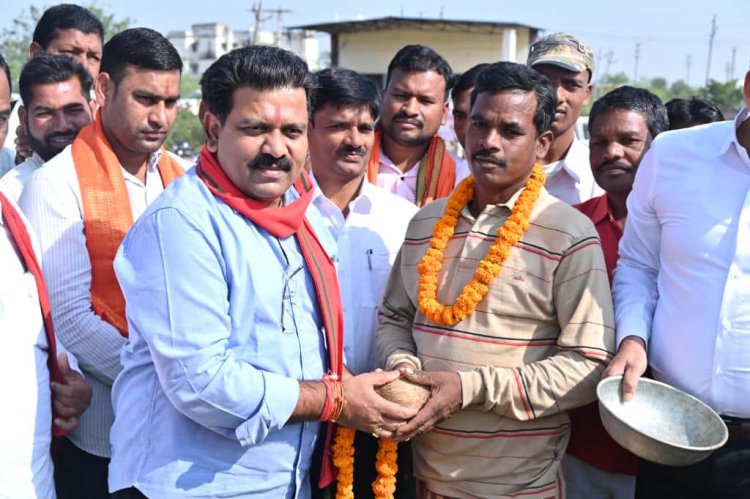 उपमुख्यमंत्री  विजय शर्मा ने महराजपुर से धान खरीदी का किया शुभारंभ