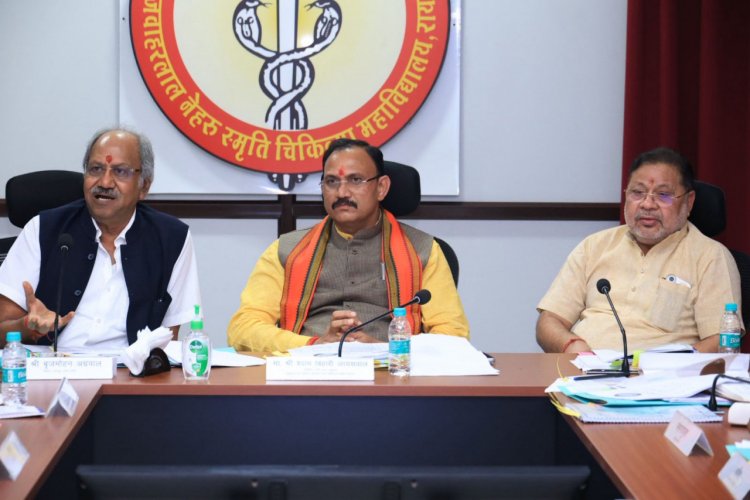 स्वास्थ्य मंत्री  श्याम बिहारी जायसवाल ने पंडित नेहरू चिकित्सा महाविद्यालय और डीकेएस अस्पताल के स्वशासी समिति के सामान्य सभा की ली बैठक, लिए कई महत्वपूर्ण निर्णय