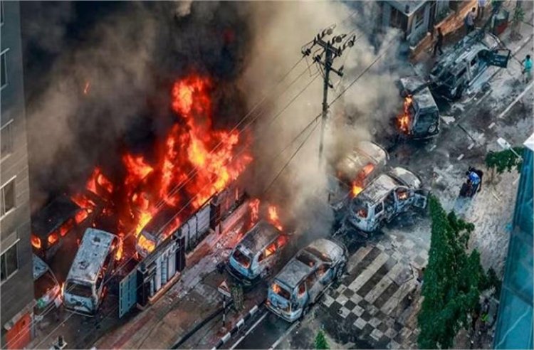 हसीना को  मौत की सजा के बाद बांग्लादेश में भड़की हिंसा ! ढाका में सबसे उग्र प्रदर्शन, आगजनी और हमलों में 50 घायल
