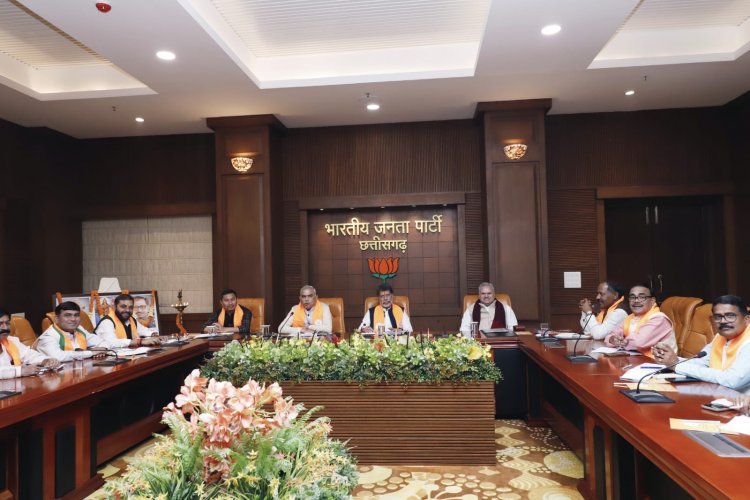 राष्ट्रीय सह संगठन महामंत्री शिवप्रकाश ने प्रदेश पदाधिकारियों की ली बैठक 