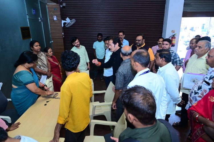 रामसागर पारा की रामजी हलवाई गली के लगभग 80 लोगों का नाम 2003 सूची से गायब जबकि 1998 में उन्होंने वोट किया था 