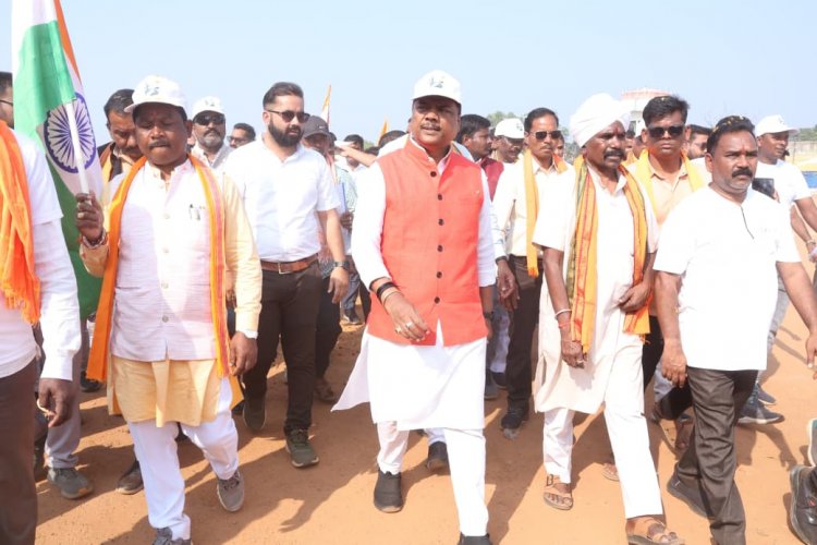 सरदार वल्लभ भाई पटेल जयंती पर हाई स्कूल मैदान से बखरूपारा तक यूनिटी मार्च का आयोजन