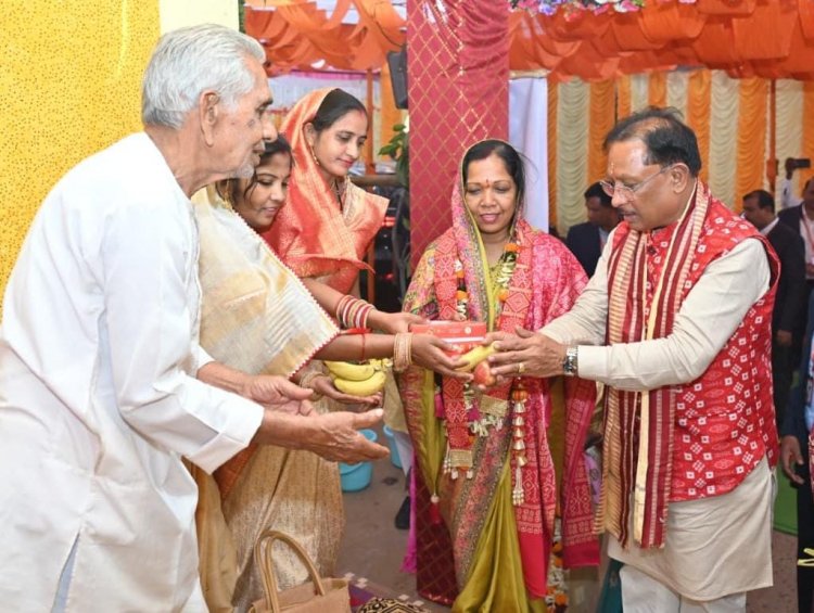 मुख्यमंत्री विष्णुदेव साय बसना सलखण्ड में मां महालक्ष्मी पूजन कार्यक्रम में हुए शामिल….