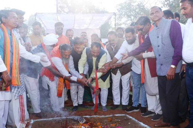 मंत्री  केदार कश्यप, सांसद  भोजराज नाग और विधायक  विक्रम उसेण्डी ने किया भूमिपूजन