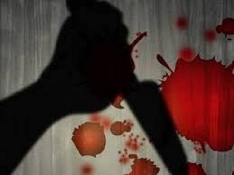 मेडिकल स्टोर के अंदर चाकूबाजी, बदमाश ने युवक को बेरहमी से मारा चाकू…