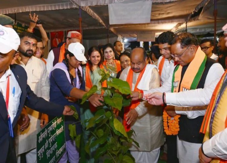 ‘एक पेड़ माँ के नाम’ अभियान के तहत छत्तीसगढ़ का पहला सिंदूर पार्क—शहीदों की स्मृति को समर्पित
