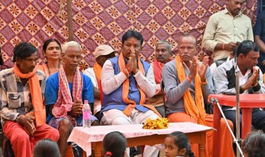 दुबे उमरगाँव में एस आई आर बैठक में शामिल हुए बस्तर सांसद 