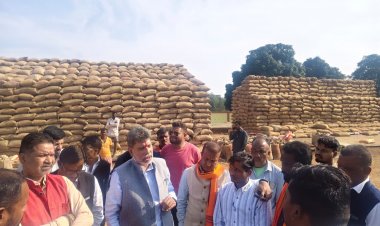 विधायक  किरण देव ने जामावाड़ा धान खरीदी केंद्र में व्यवस्था का किया निरीक्षण