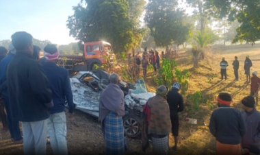 CG Accident : छत्तीसगढ़ में 5 की मौत; तेज रफ्तार कार और ट्रेलर की जोरदार भिड़ंत