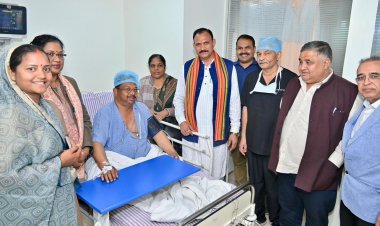 पर्यटन एवं संस्कृति मंत्री  राजेश अग्रवाल ने निजी अस्पताल में लुंड्रा विधायक प्रबोध मिंज से भेंट कर उनका कुशलक्षेम जाना एवं उनके शीघ्र स्वस्थ होने की कामना की