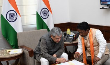 रेल मंत्री अश्विनी वैष्णव से मिले बस्तर सांसद महेश कश्यप