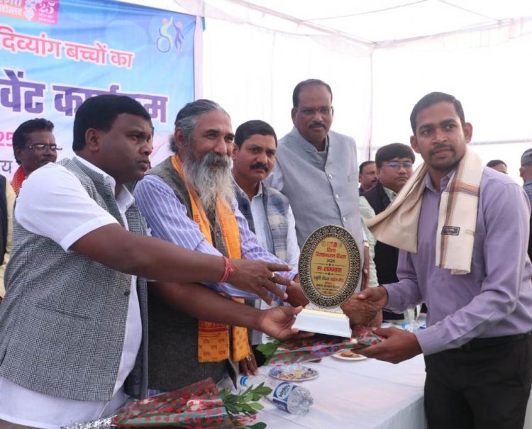 दिव्यांगों को आत्मनिर्भर बनाने शासन के साथ आम आदमी की भी सहभागिता हो : सांसद श्री नाग