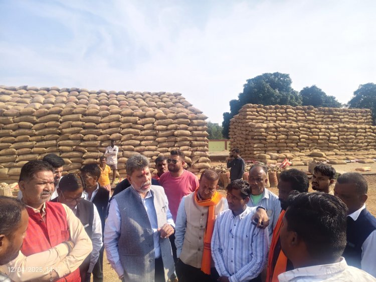 विधायक  किरण देव ने जामावाड़ा धान खरीदी केंद्र में व्यवस्था का किया निरीक्षण