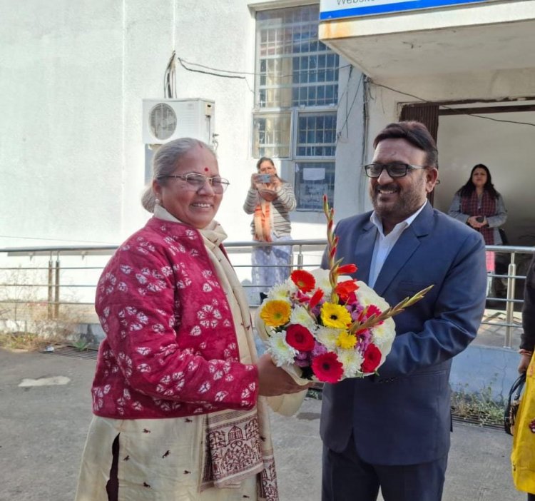 डॉ. किरणमयी नायक ने किया मध्यप्रदेश राज्य महिला आयोग का दौरा एवं सखी सेंटर का भी किया निरीक्षण।