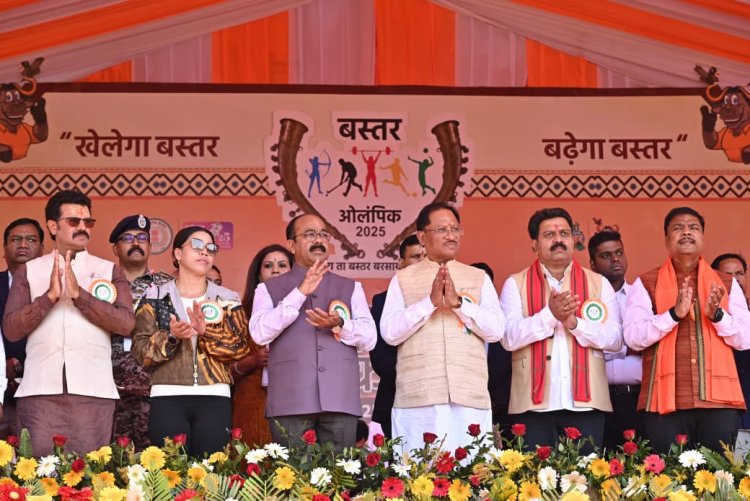 बस्तर संभाग के सातों जिलों और नुवाबाट के खिलाड़ियों ने आकर्षक मार्चपास्ट प्रस्तुत कर दर्शकों को किया मंत्रमुग्ध