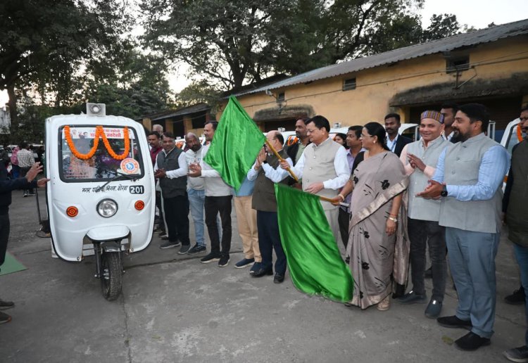 डोर-टू-डोर अपशिष्ट संग्रहण कार्य में ई-रिक्शों के उपयोग से स्वच्छता दीदियों को होगी श्रम व समय की बचत - उद्योग मंत्री 