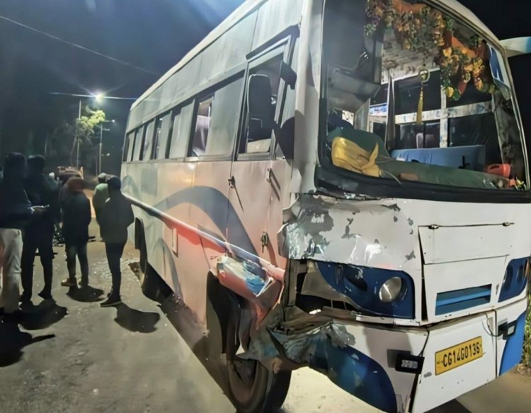 CG : तेज रफ्तार बस की चपेट में आए बाइक सवार तीन युवक, दो युवकों की मौत